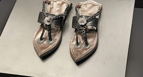 Replica of Prophet PBUH’s sandals displayed at Saudi exhibition
