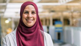 Muslim-woman-receives-Canada-Most-Powerful-Women-Award