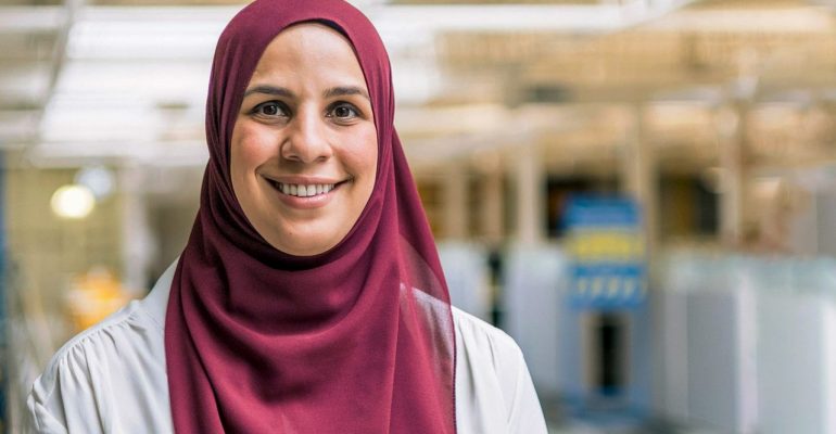 Muslim-woman-receives-Canada-Most-Powerful-Women-Award