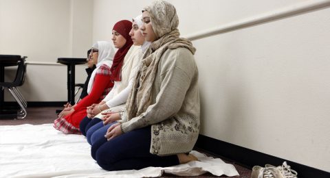 Quebec Muslims denounce ban on prayer rooms in schools