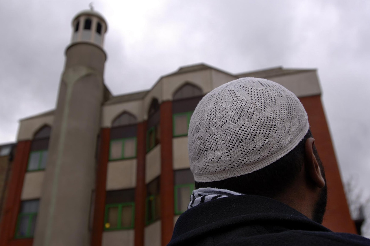 Police investigate hate mail sent to UK and US mosques