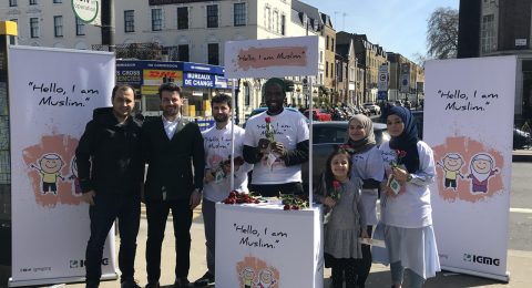 UK: 'Hello, I am Muslim'