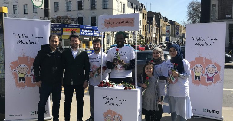 UK: 'Hello, I am Muslim'