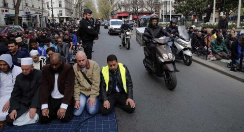 Muslims-pray-outside-to-protest-mosque-closure-in-Paris