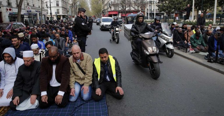 Muslims-pray-outside-to-protest-mosque-closure-in-Paris