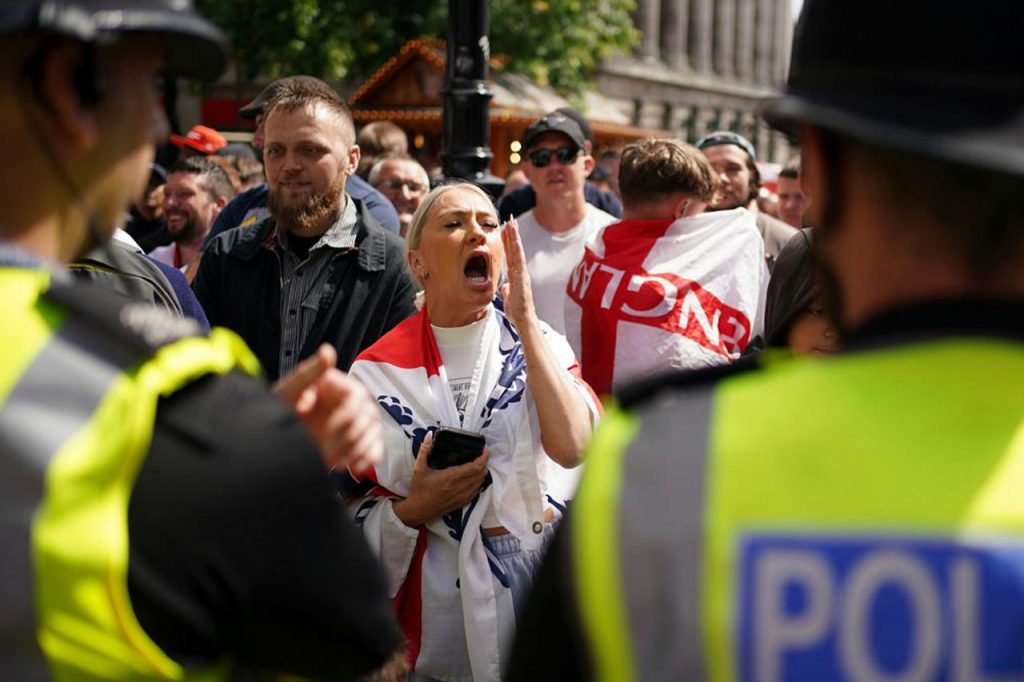 Anti-Muslim riots in UK cause fear, security boosts