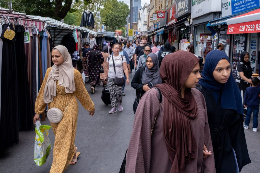  1 in 3 Muslims in UK consider leaving due to far-right riots-